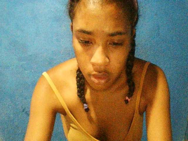 TriciaBella's BongaCams show and profile