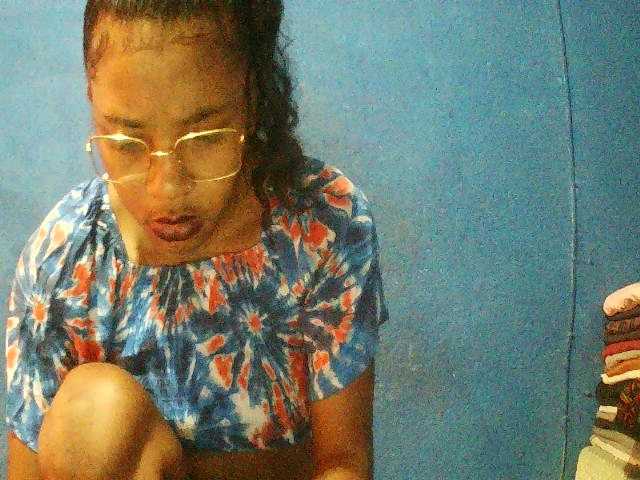 TriciaBella's BongaCams show and profile