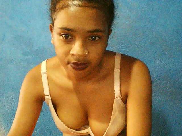 TriciaBella's BongaCams show and profile