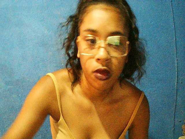 TriciaBella's BongaCams show and profile