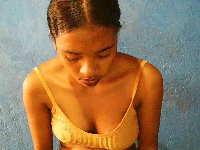 TriciaBella's BongaCams show and profile