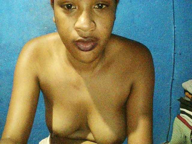 TriciaBella's BongaCams show and profile