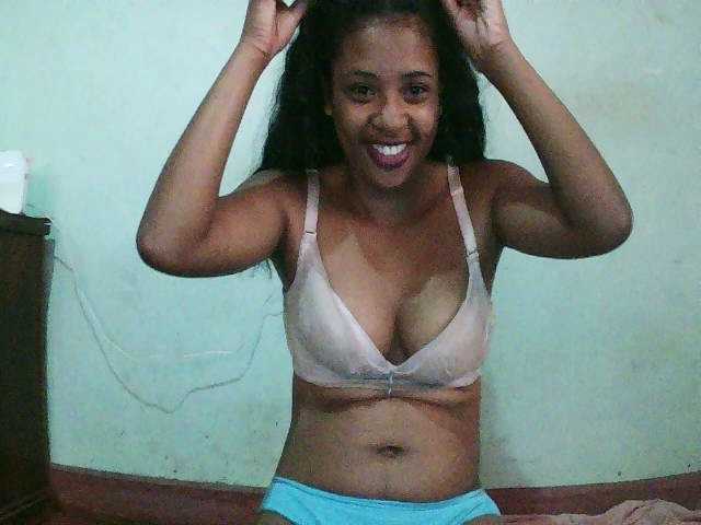 TriciaBella's BongaCams show and profile