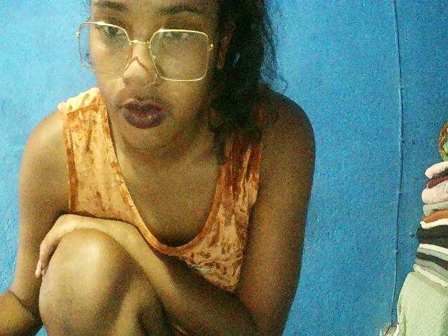 TriciaBella's BongaCams show and profile