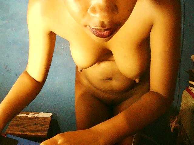 TriciaBella's BongaCams show and profile