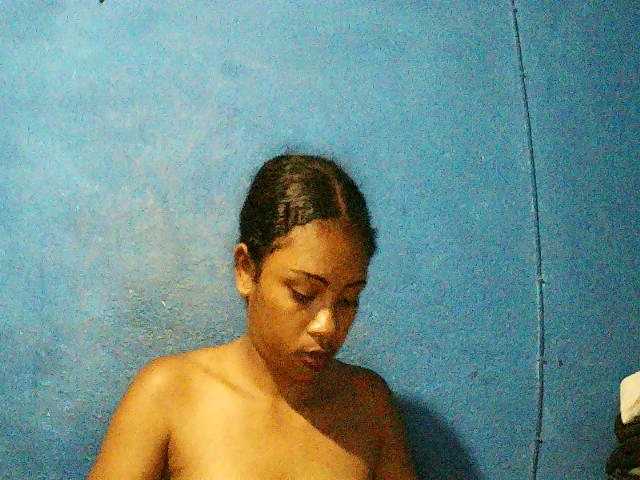 TriciaBella's BongaCams show and profile