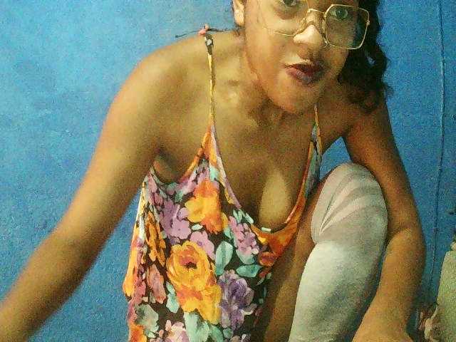 TriciaBella's BongaCams show and profile