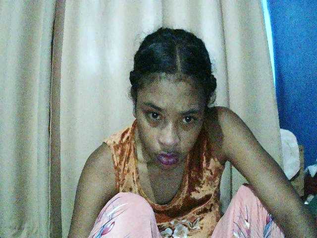 TriciaBella's BongaCams show and profile