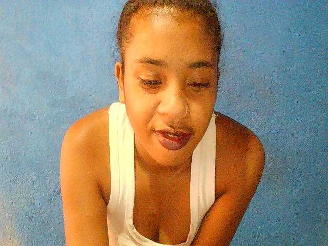 TriciaBella's BongaCams show and profile