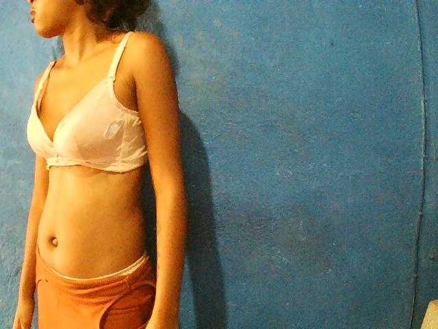 TriciaBella's BongaCams show and profile