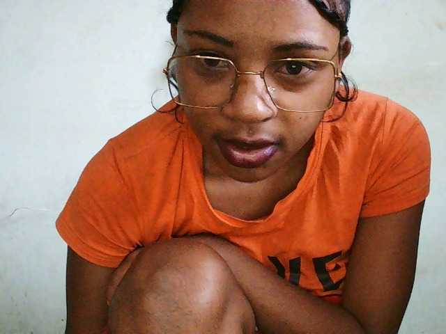 TriciaBella's BongaCams show and profile