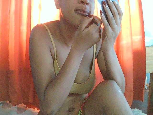 TriciaBella's BongaCams show and profile