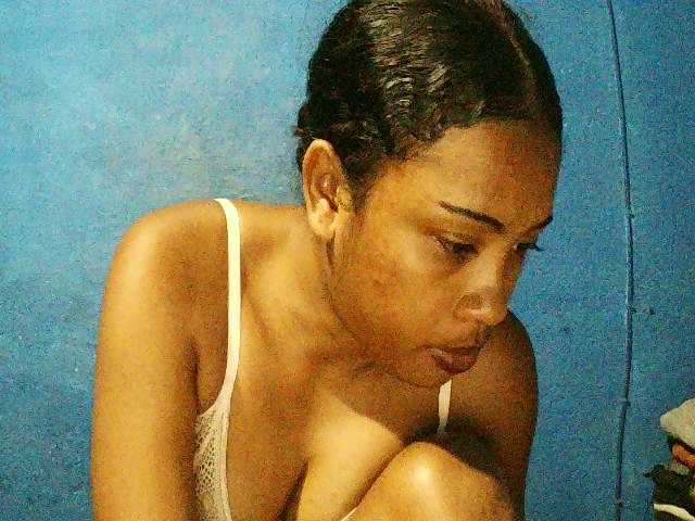 TriciaBella's BongaCams show and profile