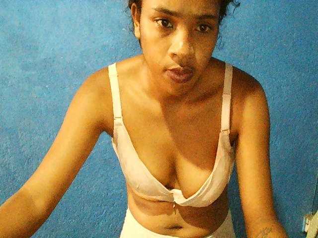 TriciaBella's BongaCams show and profile