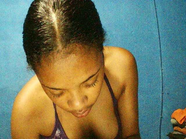 TriciaBella's BongaCams show and profile