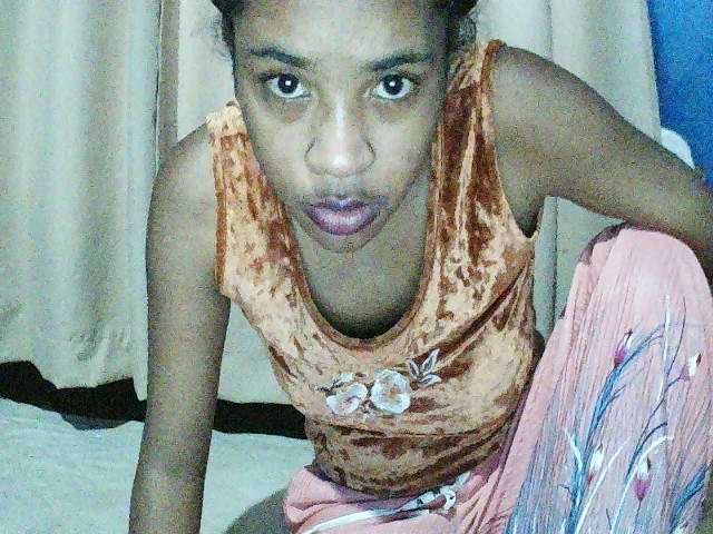 TriciaBella's BongaCams show and profile