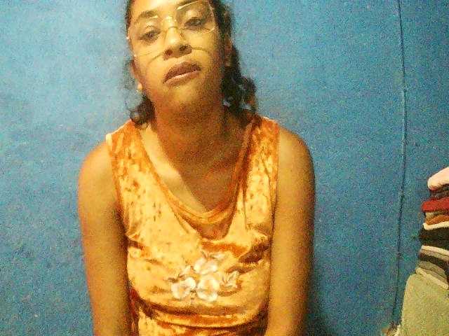 TriciaBella's BongaCams show and profile