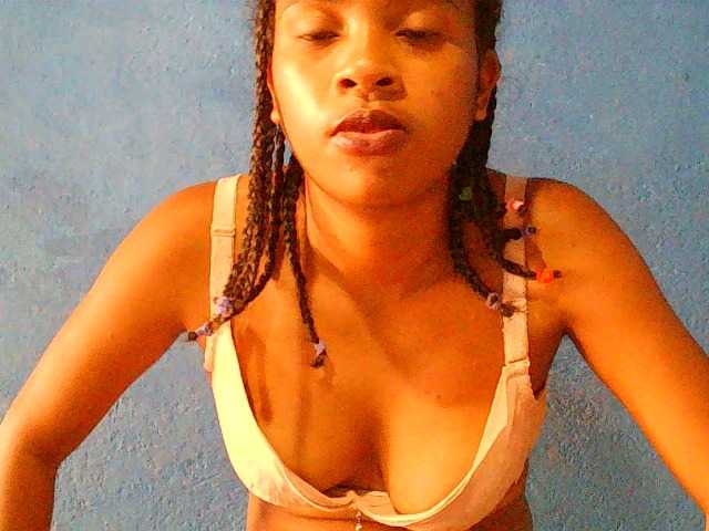 TriciaBella's BongaCams show and profile