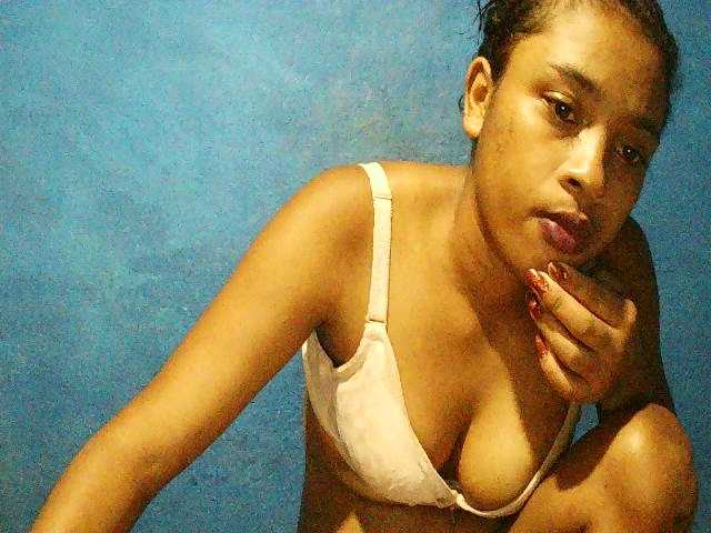 TriciaBella's BongaCams show and profile