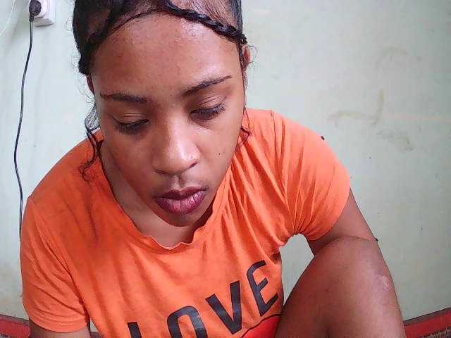 TriciaBella's BongaCams show and profile