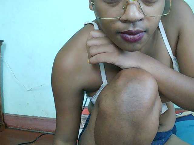 TriciaBella's BongaCams show and profile