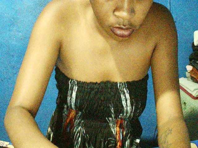 TriciaBella's BongaCams show and profile