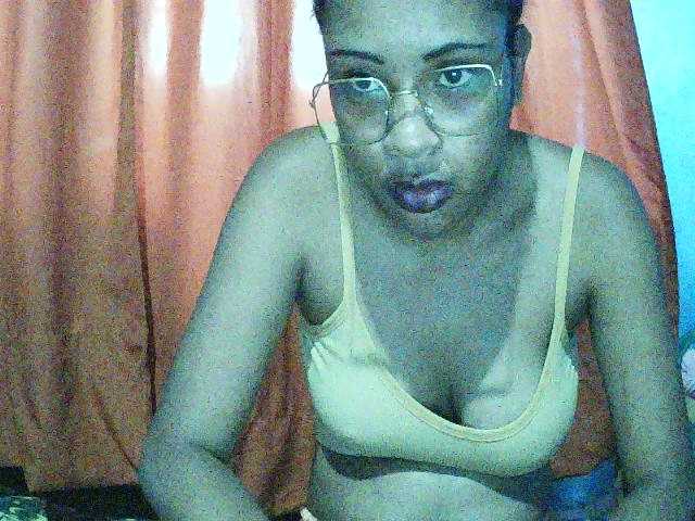 TriciaBella's BongaCams show and profile