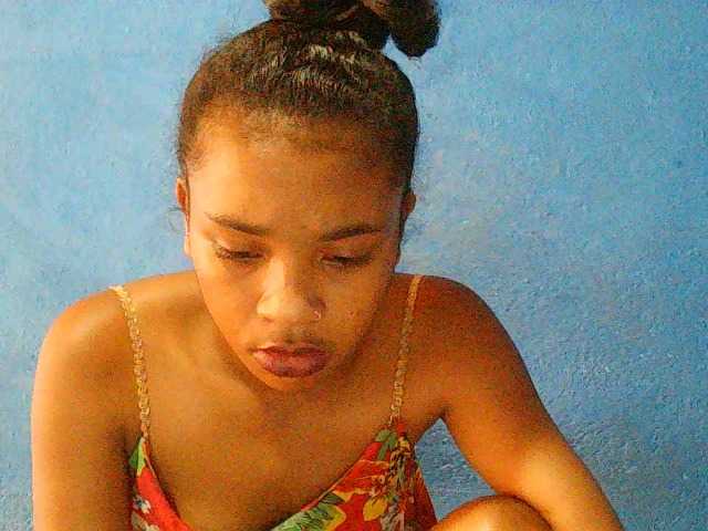 TriciaBella's BongaCams show and profile