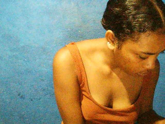 TriciaBella's BongaCams show and profile