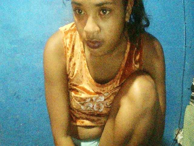 TriciaBella's BongaCams show and profile