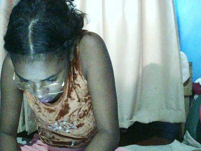 TriciaBella's BongaCams show and profile