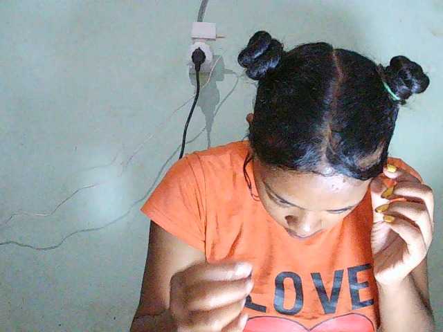 TriciaBella's BongaCams show and profile