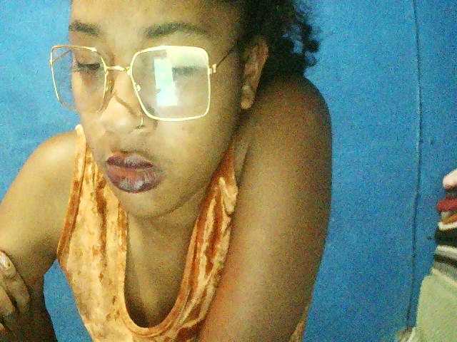 TriciaBella's BongaCams show and profile