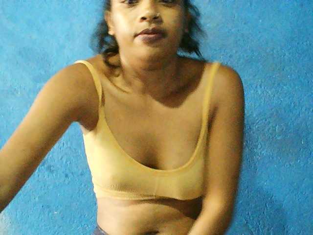 TriciaBella's BongaCams show and profile