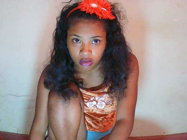 TriciaBella's BongaCams show and profile