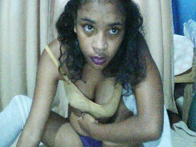 TriciaBella's BongaCams show and profile