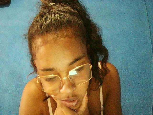 TriciaBella's BongaCams show and profile