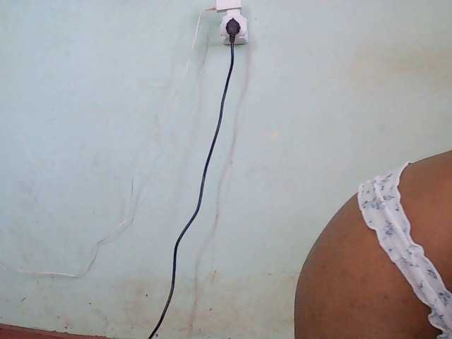 TriciaBella's BongaCams show and profile