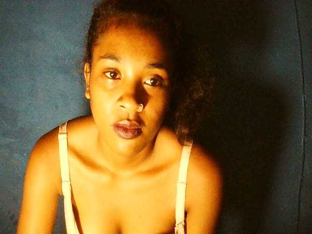 TriciaBella's BongaCams show and profile