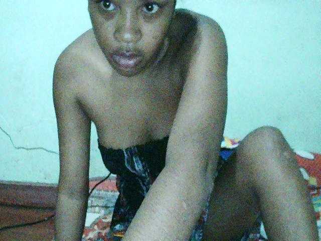 TriciaBella's BongaCams show and profile