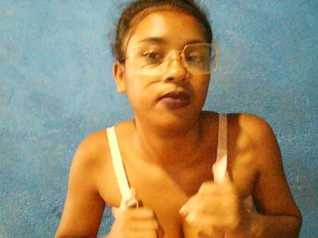 TriciaBella's BongaCams show and profile