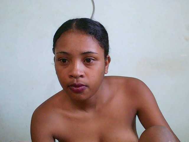 TriciaBella's BongaCams show and profile