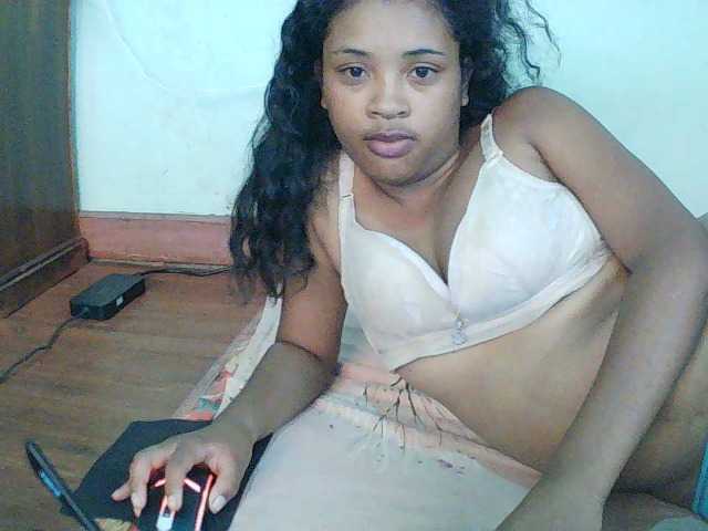 TriciaBella's BongaCams show and profile