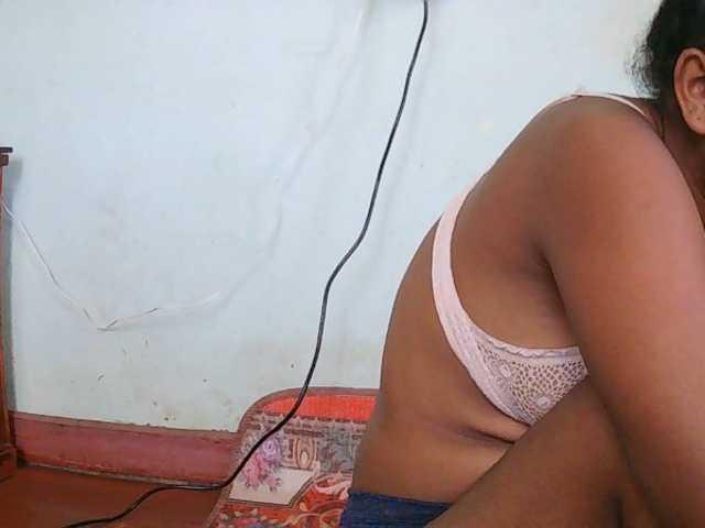 TriciaBella's BongaCams show and profile