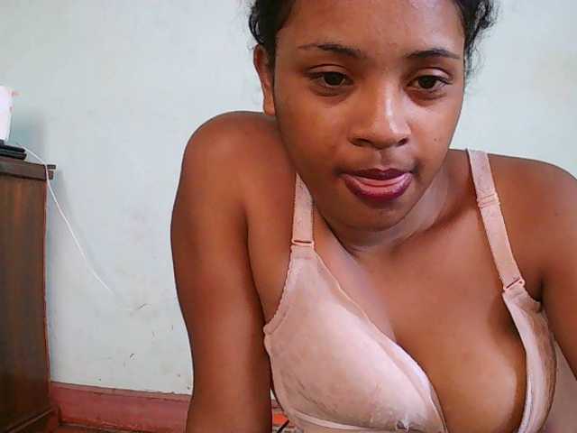 TriciaBella's BongaCams show and profile