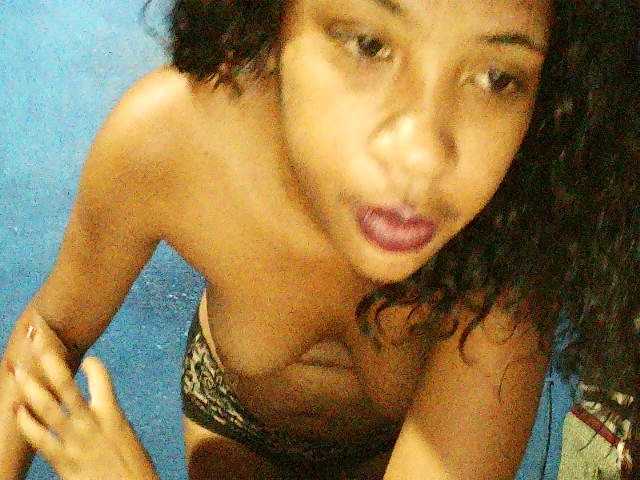 TriciaBella's BongaCams show and profile