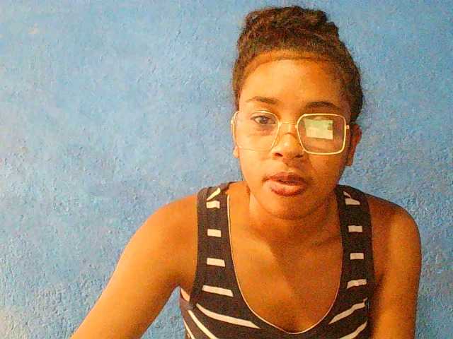 TriciaBella's BongaCams show and profile