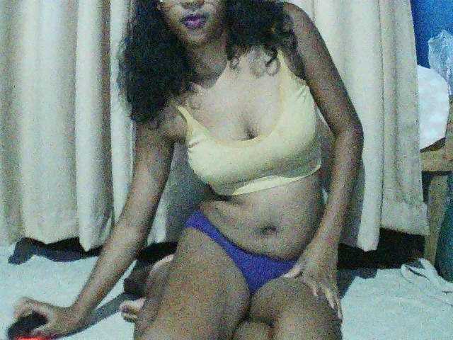 TriciaBella's BongaCams show and profile