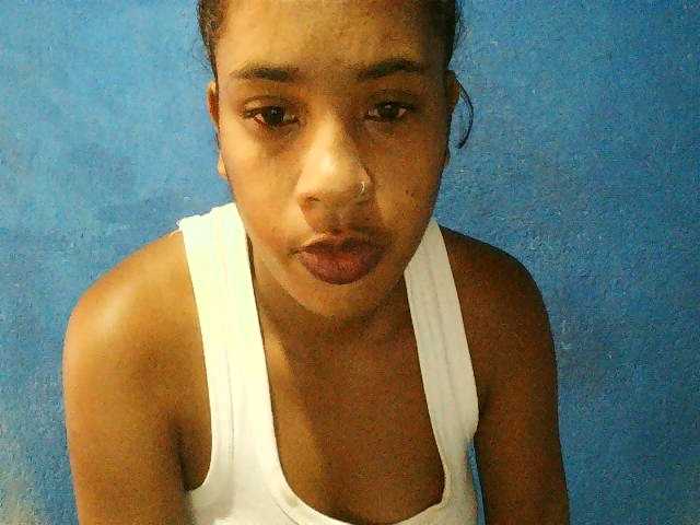 TriciaBella's BongaCams show and profile