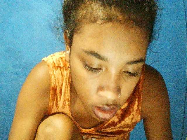 TriciaBella's BongaCams show and profile